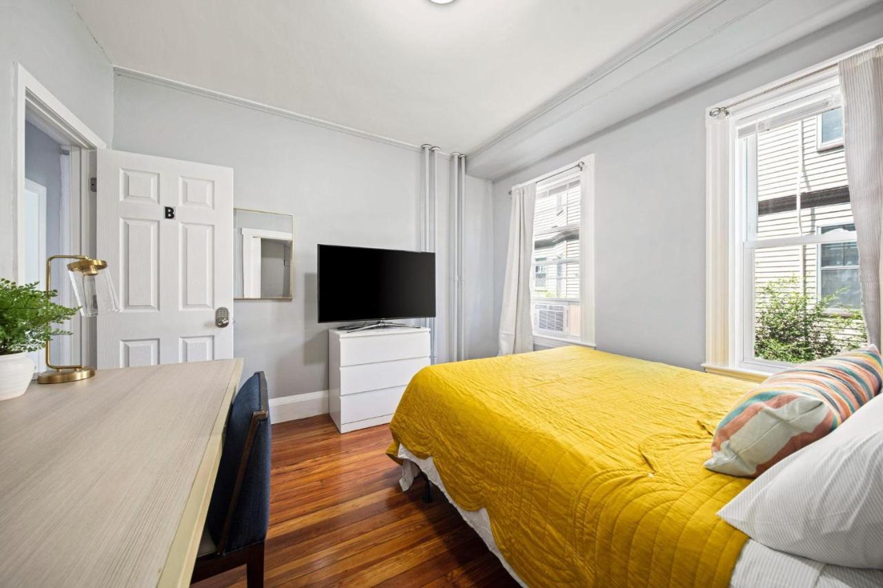 Cozy Up In 5Br Apt Near Charming Oak Square Boston Exterior foto
