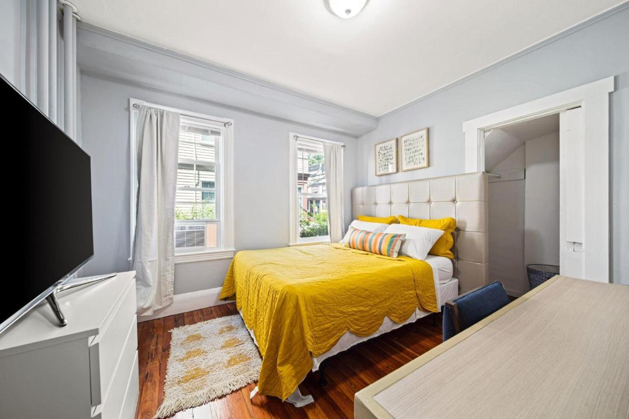 Cozy Up In 5Br Apt Near Charming Oak Square Boston Exterior foto