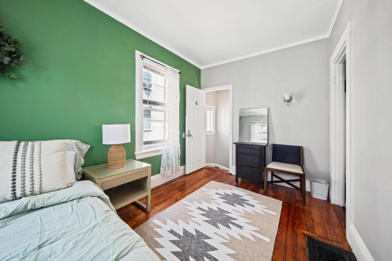 Cozy Up In 5Br Apt Near Charming Oak Square Boston Exterior foto